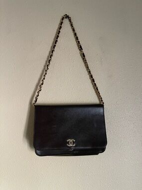 CHANEL vintage brown Leather Shoulder Bag with Gold-Tone Chain Strap